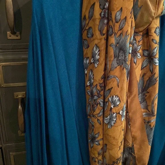 Rayon Cape - Picture 2 of 5